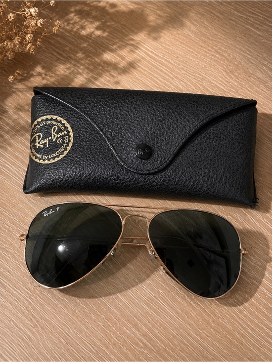 Ray-Ban Accessories - Ray-Ban Aviator Sunglasses in Gold with Black Lenses and Case Polarized